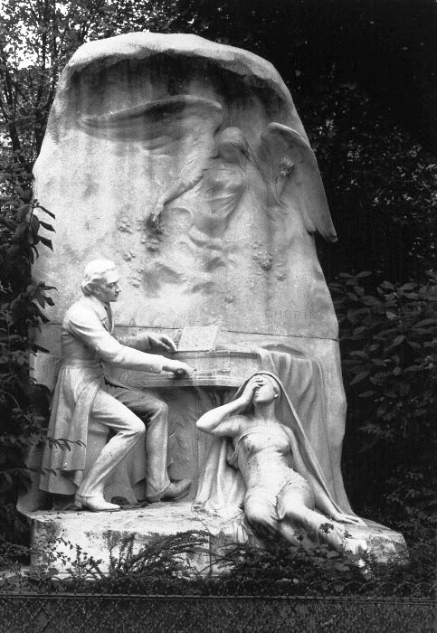 Monument Chopin / Jenny Lind par Jacques Froment-Meurice, Parc Monceau, Paris (1906).  Icons of Europe a identifié Jenny Lind et propose que le monument sera intitulé:  "Le Rêve du rossignol".