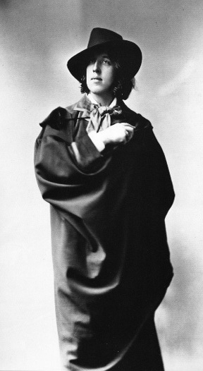 Oscar Wilde (1882), considered by Icons of Europe to have inspired the name of the Oscar statuette of the Academy Award.